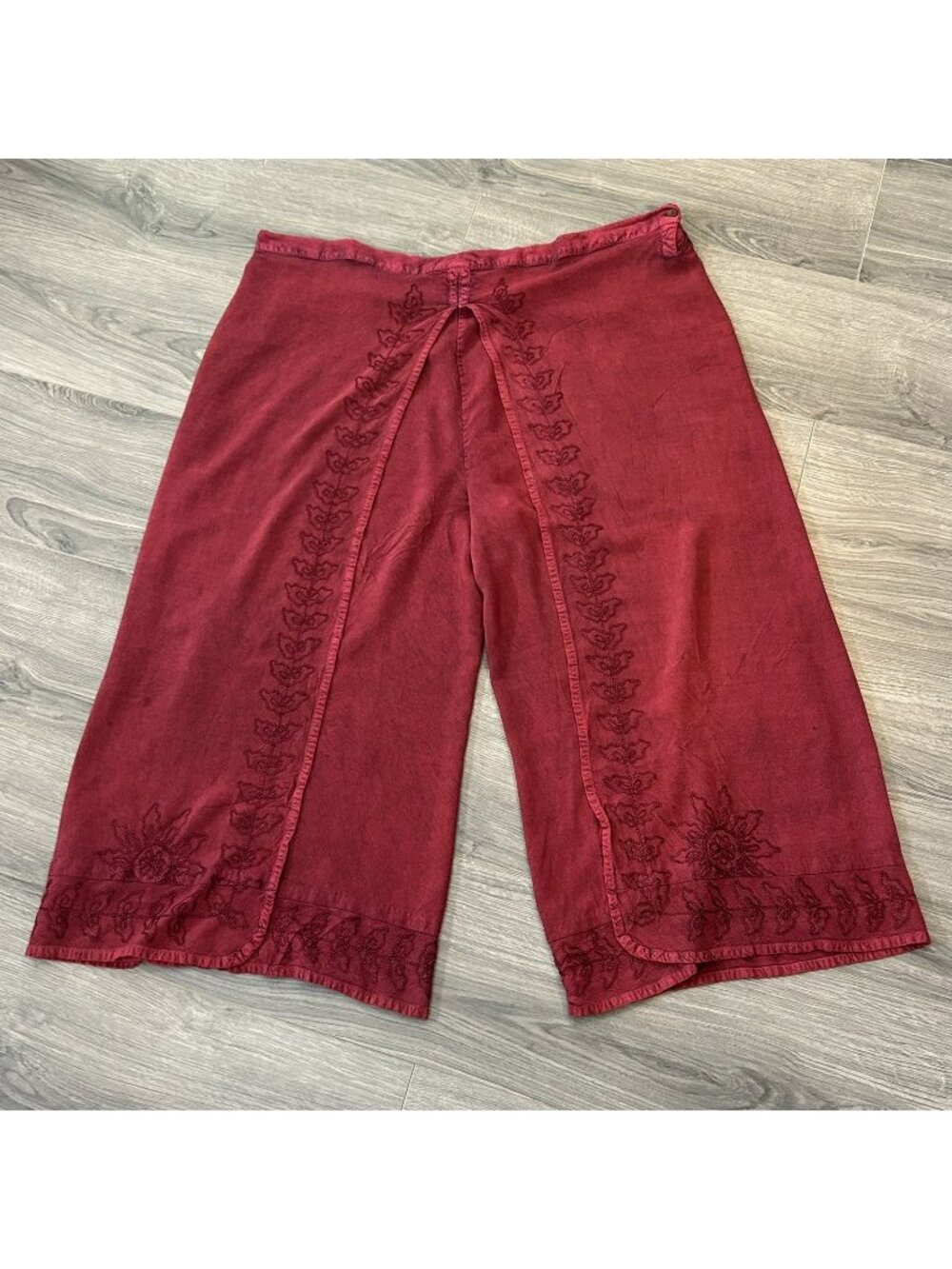 The Pyramid Collection Capri Pants Womens 2X Red Embroidered Wide Leg Boho Gypsy